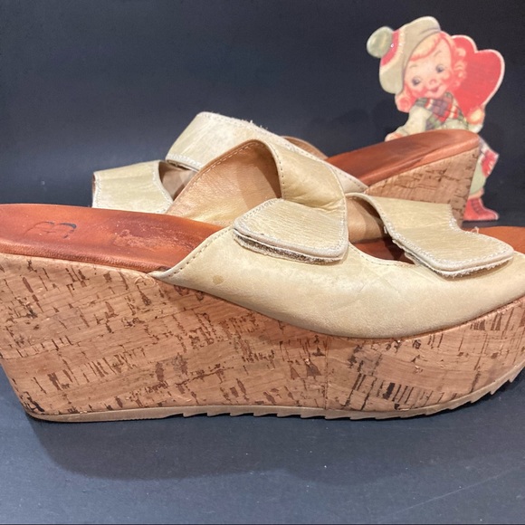 Free Bird wedge sandals w/Velcro straps, size 7, cork heel, leather straps - Picture 3 of 8